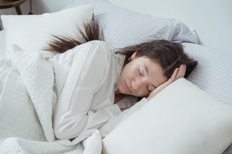 How to Choose the Right Pillow for Better Sleep: A Complete Guide
